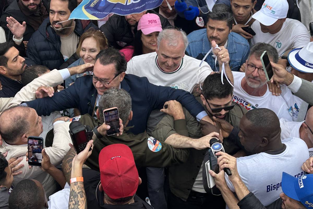 Em ato no Rio, Cury manda abraço para Mendonça e cobra investigação do STF