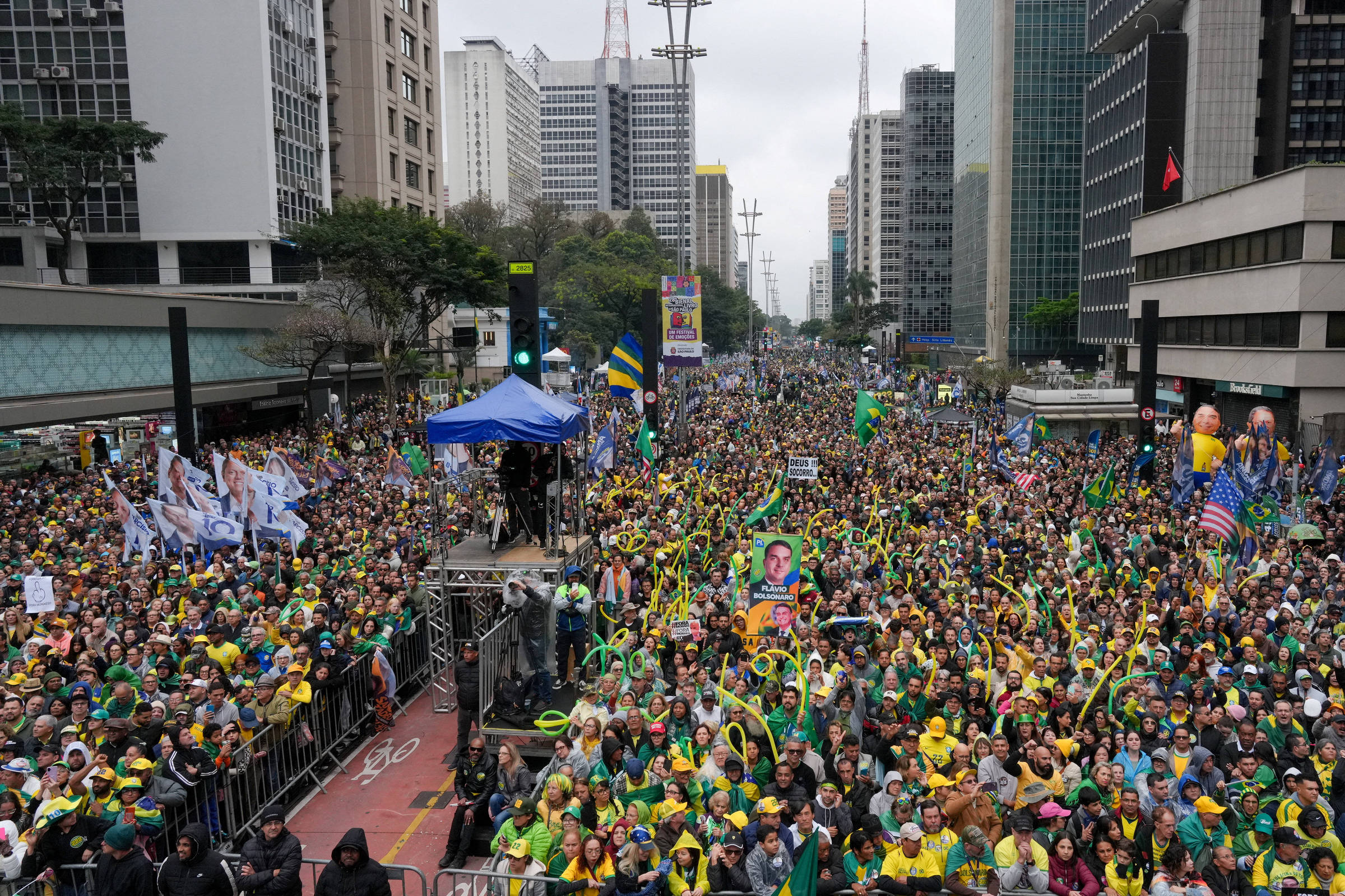 Tarcísio diz em ato com Flávio que Senado não pode se omitir em crise no STF